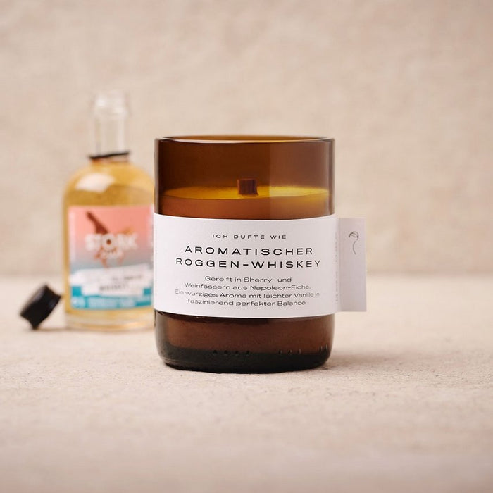 Aromatischer Roggen Whiskey - Duftkerze mit Holzdocht Kerzen - Spree Gourmet
